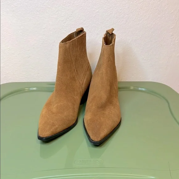 Marc Jacobs new Women's Tan suede Yarita Ankle Boots. Size 7 - Picture 1 of 6